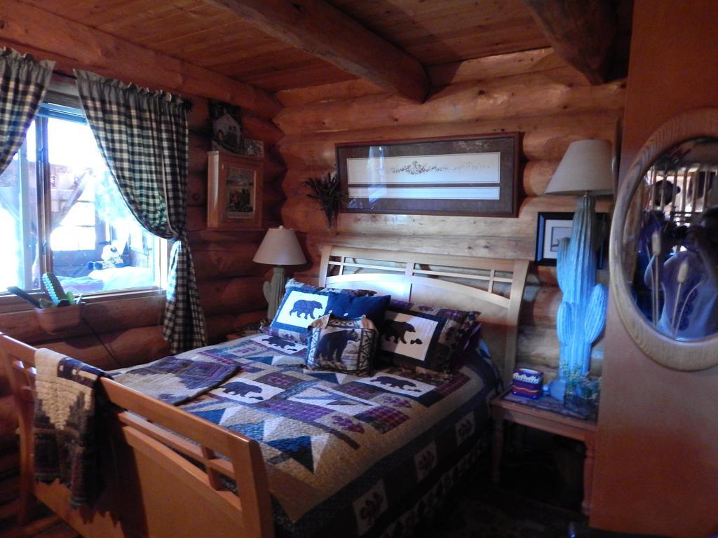 Idle Spurs Log Cabin Bed & Breakfast Black Diamond Exterior photo