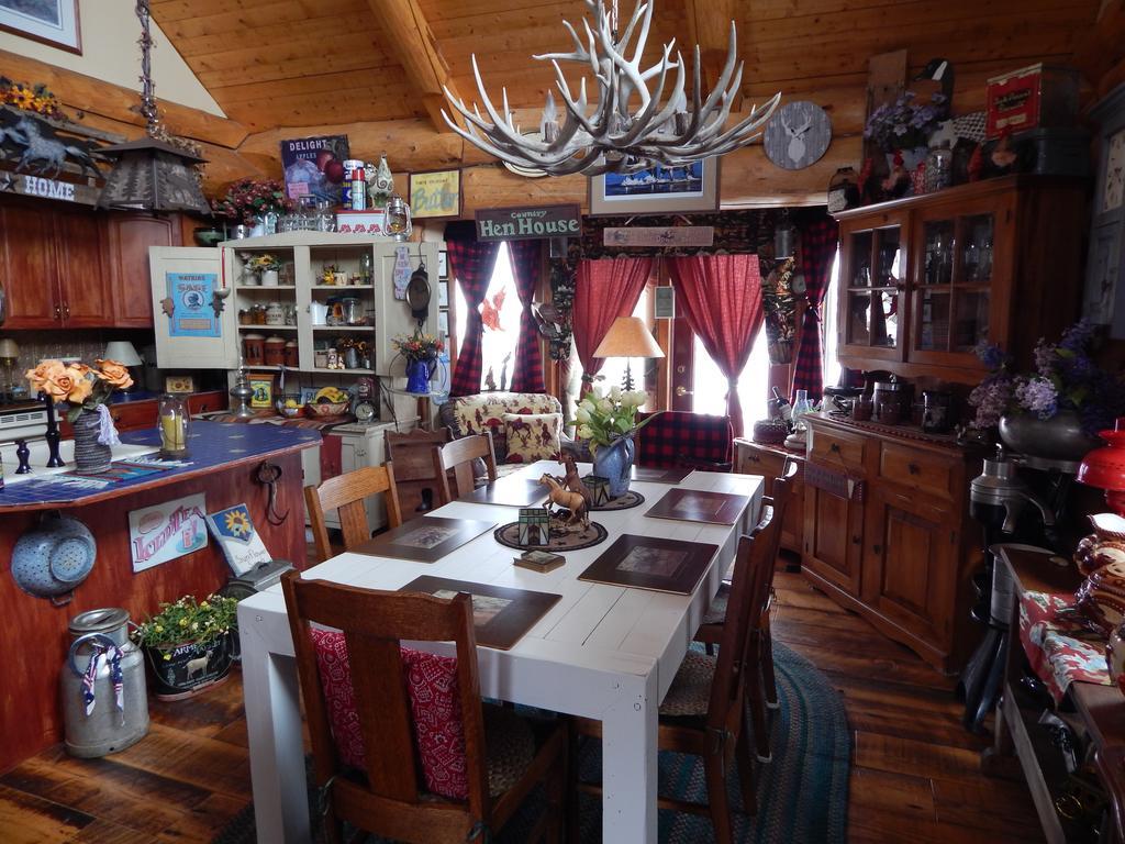 Idle Spurs Log Cabin Bed & Breakfast Black Diamond Exterior photo