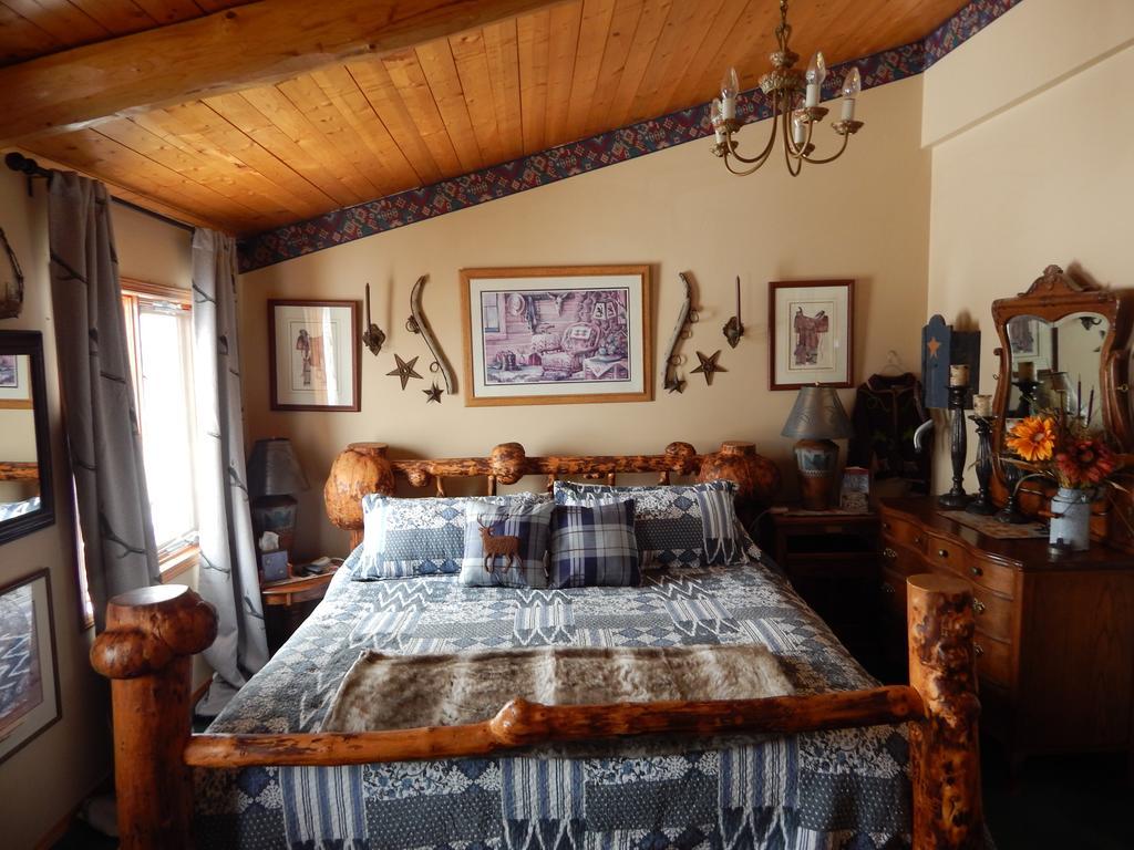 Idle Spurs Log Cabin Bed & Breakfast Black Diamond Exterior photo