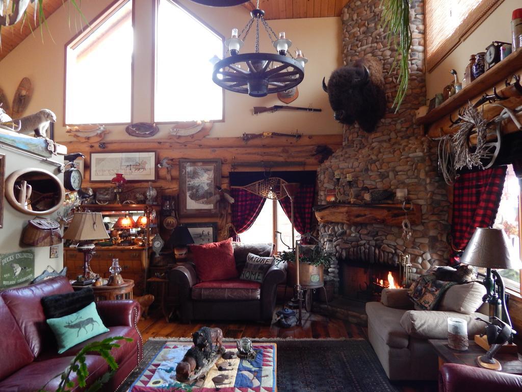 Idle Spurs Log Cabin Bed & Breakfast Black Diamond Exterior photo