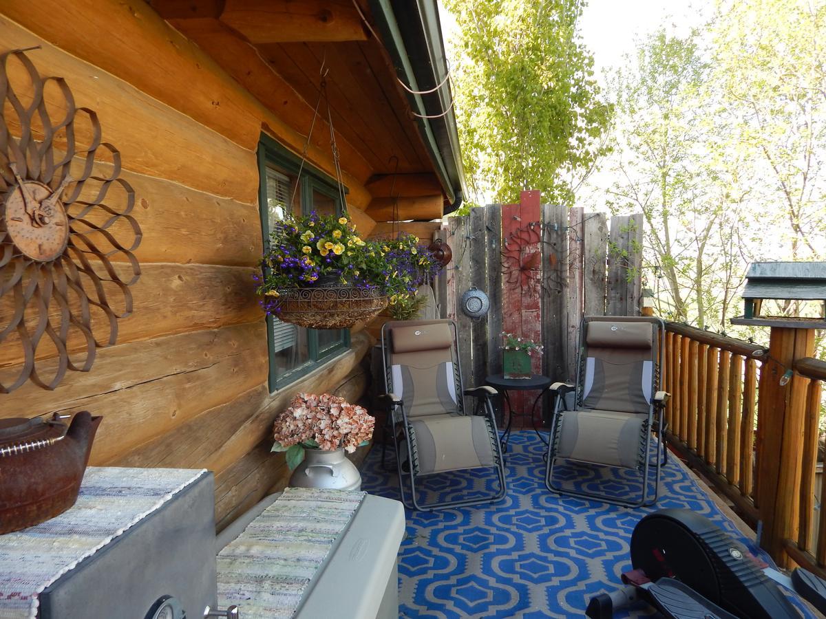 Idle Spurs Log Cabin Bed & Breakfast Black Diamond Exterior photo